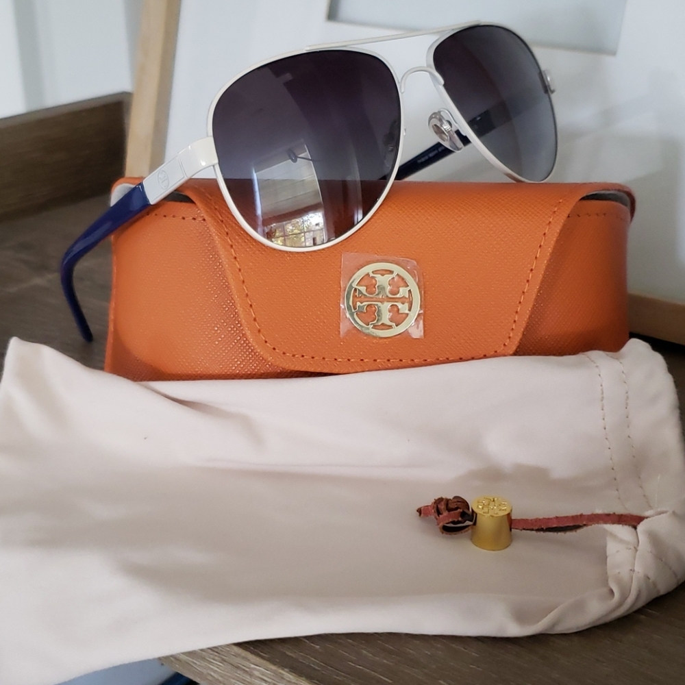 NWOT Tory Burch Aviator Sunglasses